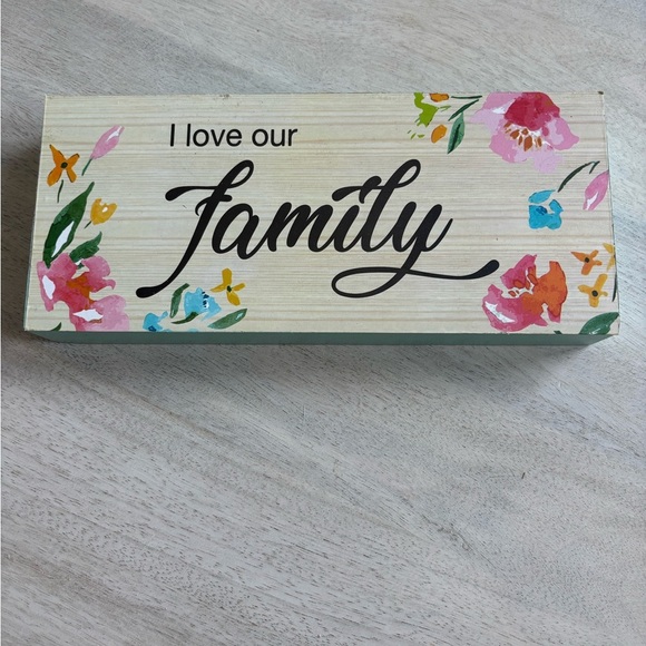 NWT Floral Family Sign Decor “I love our family” - Picture 1 of 5